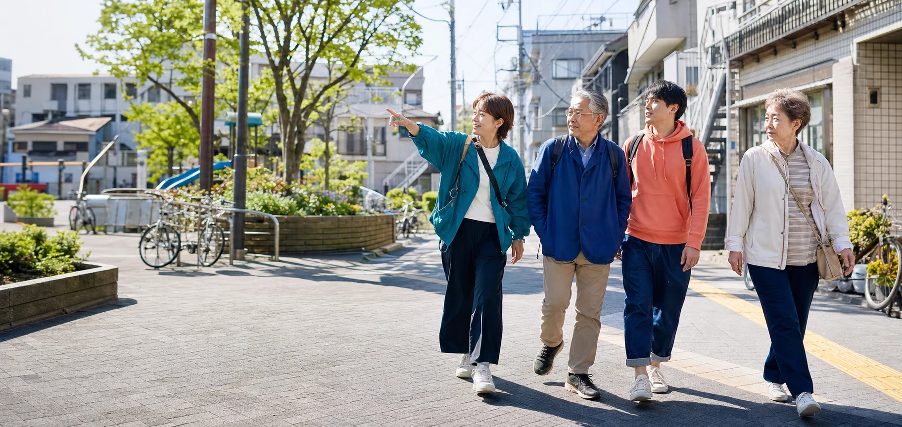 練馬の住宅街を歩き、地域について話す住民たち